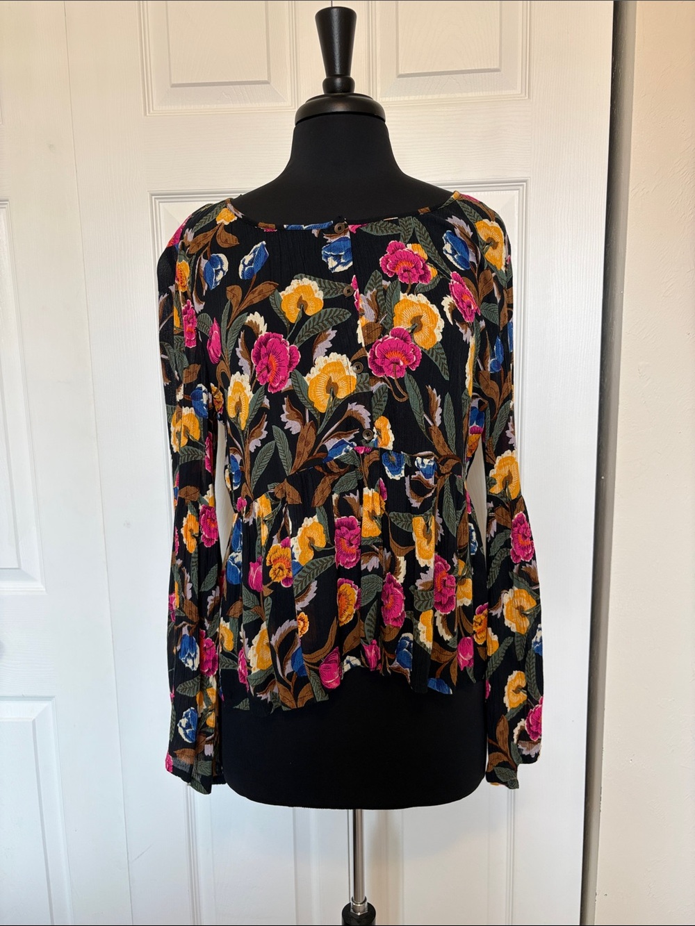 NWT Patrons of Peace Floral Bell Sleeve Peplum Top | Small.